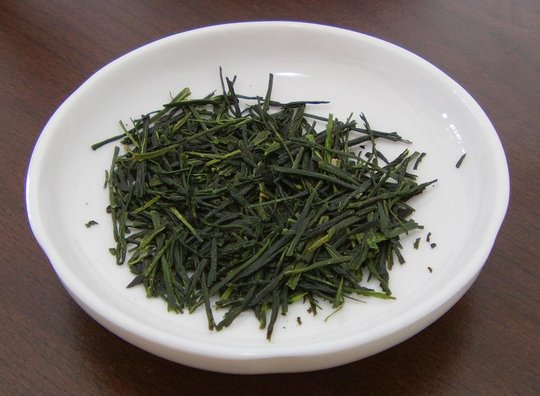 Sencha_Ashikubo_Oku-midori_2015_TDJ_dry.JPG