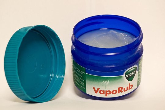 1024px-Vicks_vaporub1.jpg