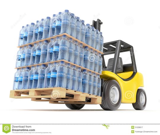 chariot-élévateur-avec-des-bouteilles-d-animal-familier-de-l-eau-31208617.jpg