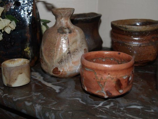 chawan yunomi et vase à saké.JPG