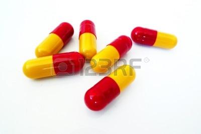 10845859-la-medecine-capsule-rouge-et-jaune.jpg